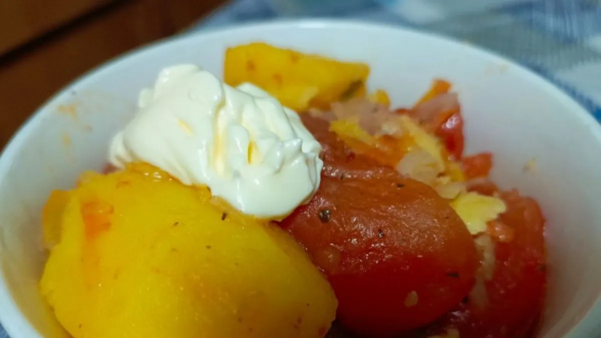 Что приготовить из солёных помидоров. Картофель тушёный с консервированными помидорами