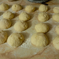  Дрожжевое тесто для пирожков. Подходит для пирожков в духовке и пирожков жаренных на сковороде а масле